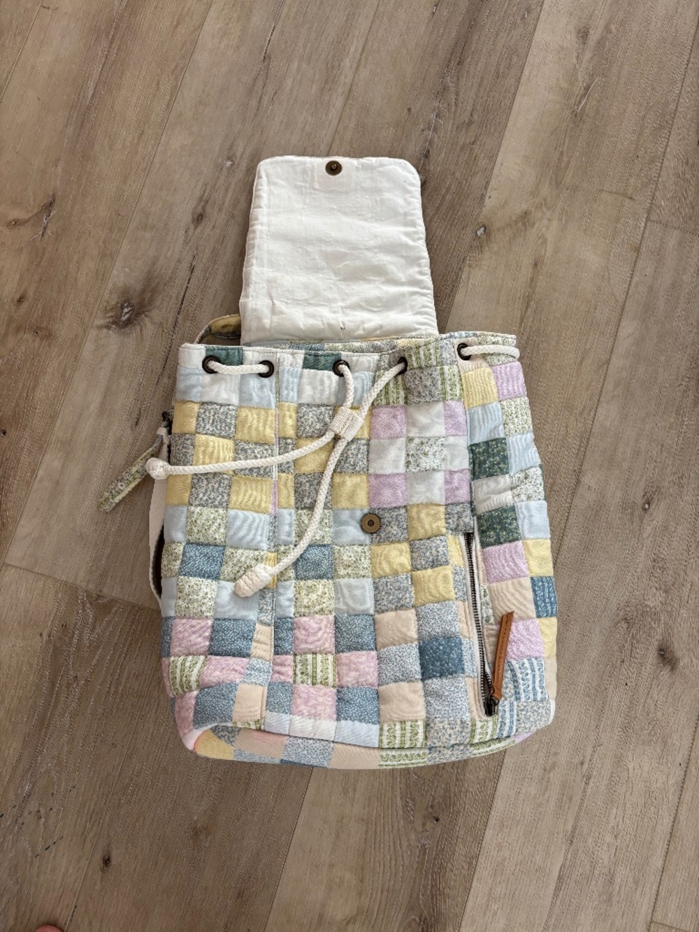Universal thread quilted backpack